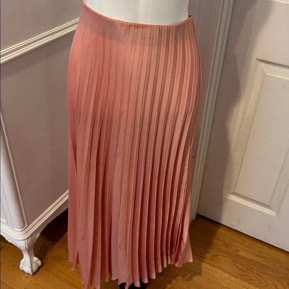 Zara Pink pleated maxi skirt with oversized floral blouse - Picture 5 of 7